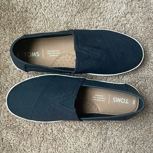 Black Toms size 8 Men’s shoes. Never Worn.